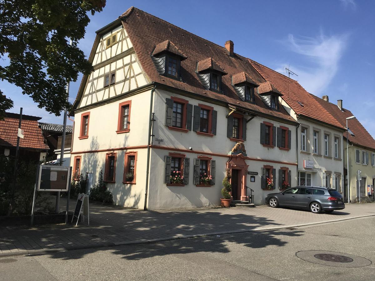 Loewen Inn